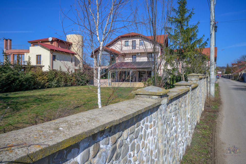 Vila cu design spectaculos, tehnologie smart & lifestyle complet