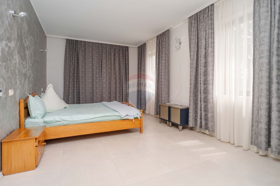 Casă / Vilă cu 10 camere, de vânzare. Todireni, Botoșani.