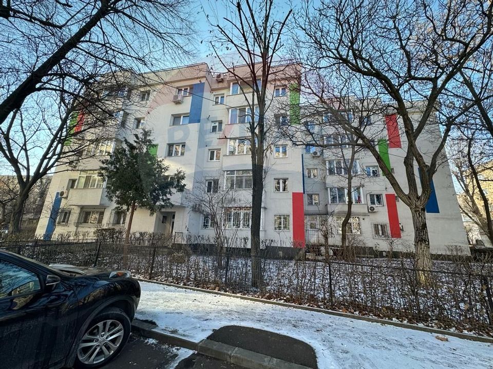 Apartament cu 3 camere de vânzare în zona Brancoveanu