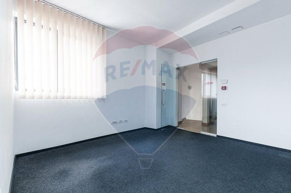 Office space of 720 sqm for sale in Lizeanu area - yield +8%