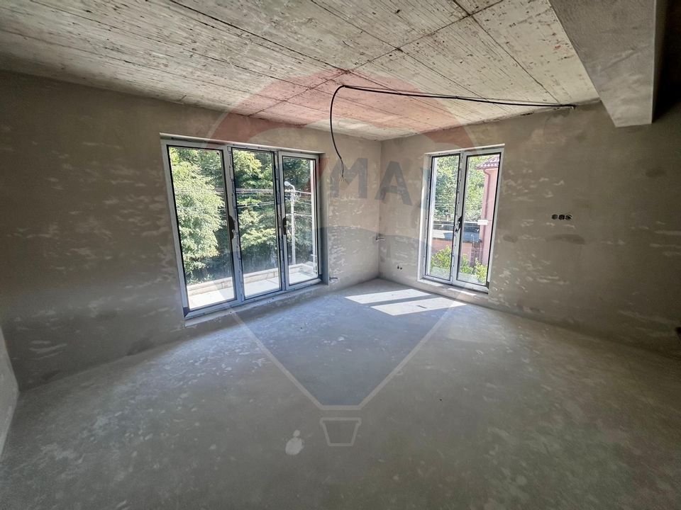 VILA NOUA DE VANZARE in zona Parcul Mare (Regina Maria)