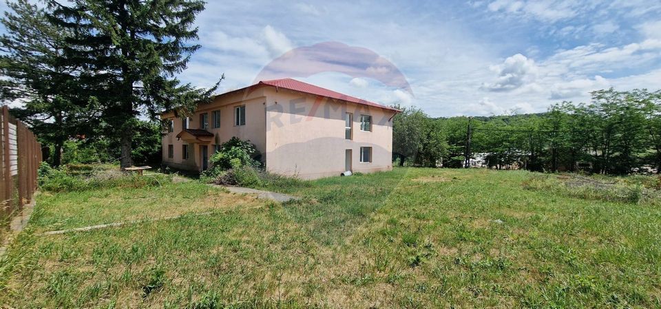 Apartamente, sediu de firma, spatii comerciale, in Com. Traian/Bacău