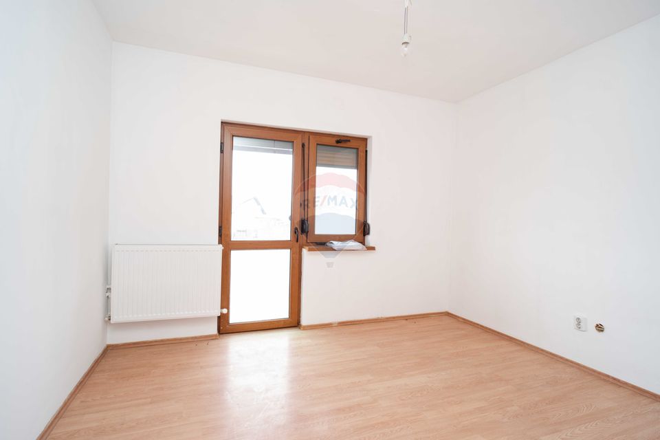 Casă / Vilă cu 3 camere de vânzare în zona Bucium