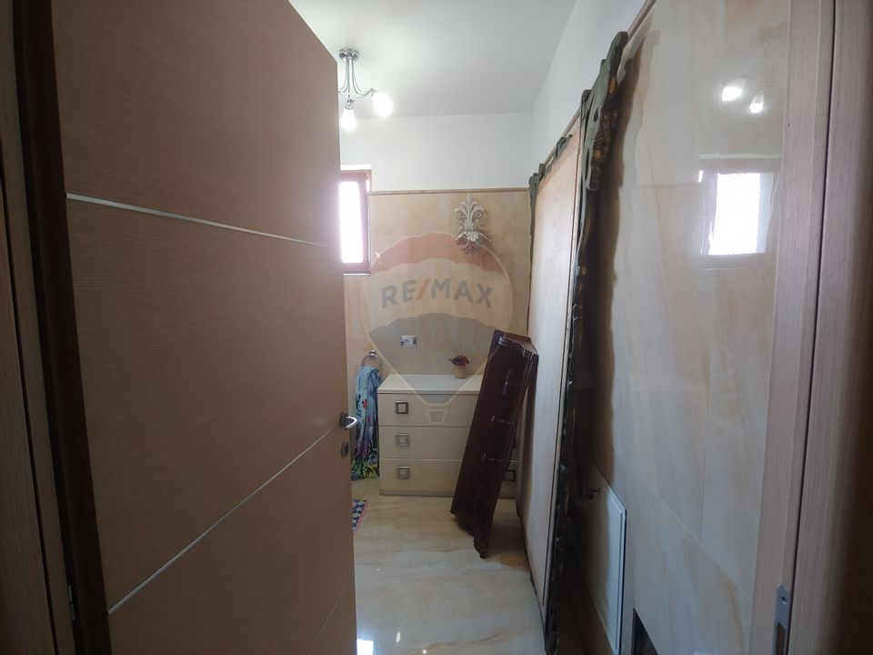 Casă / Vilă de lux cu 5 camere de vânzare în Vadu Moldovei, Suceava