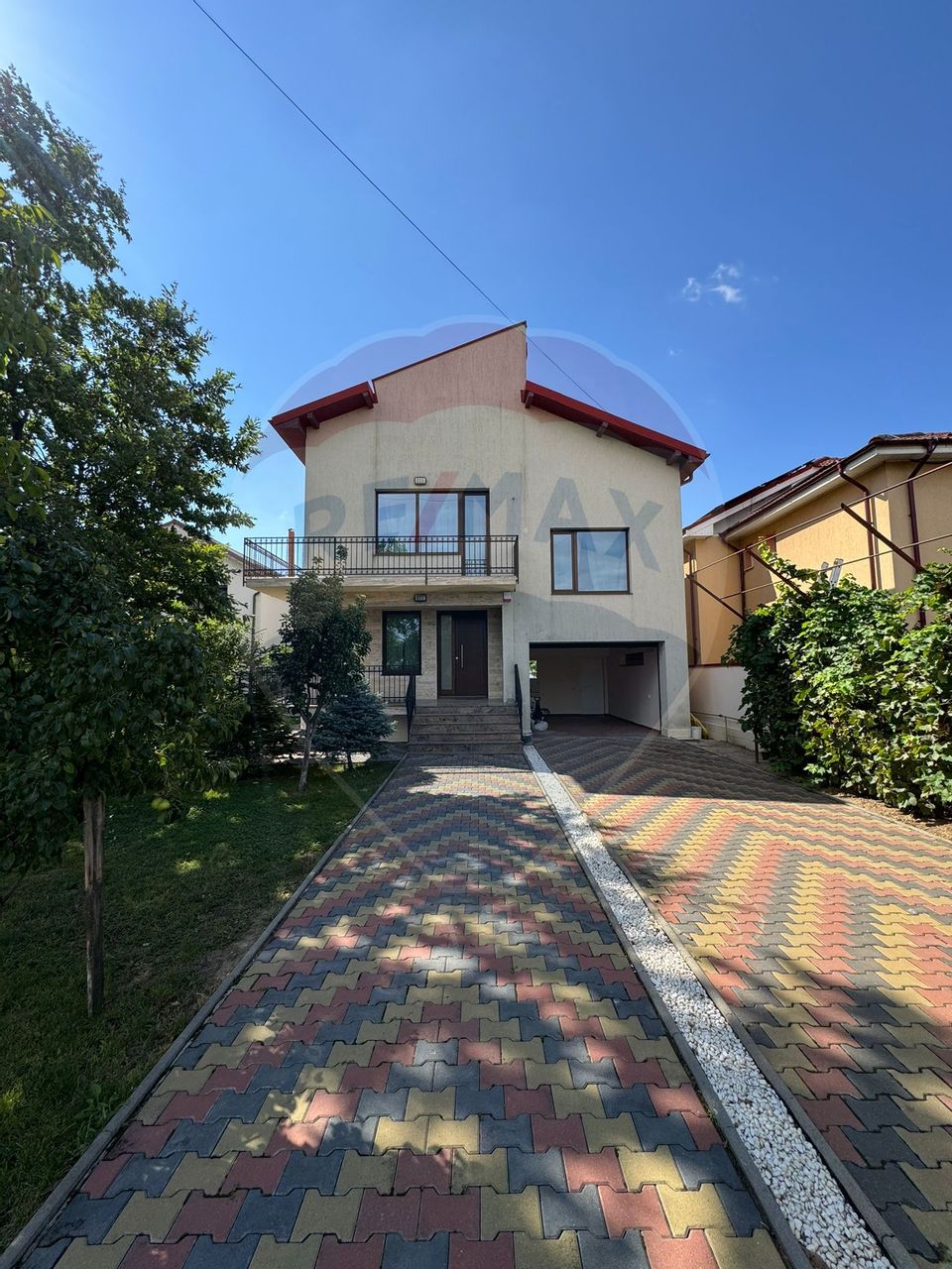 Vilă deosebită de închiriat în zonă liniștită