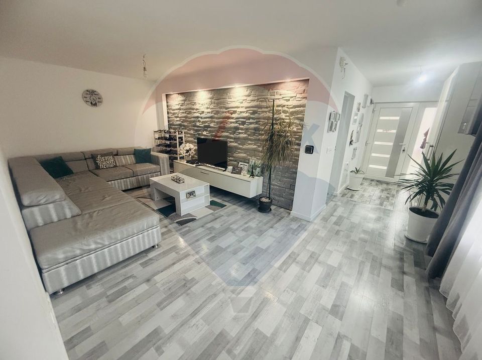 6 room House / Villa for sale, Est area