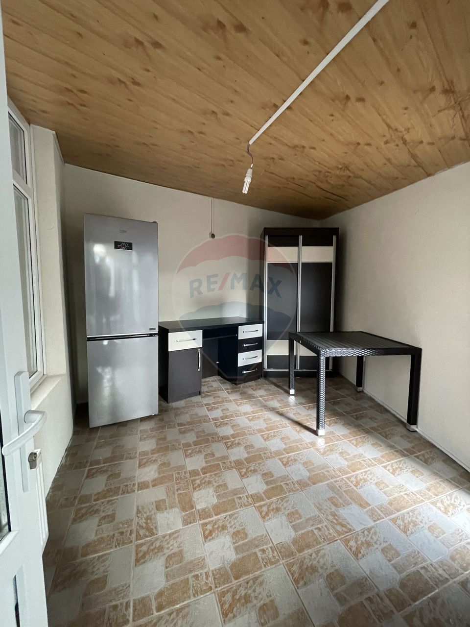 Apartament cu centrala si curte proprie - Vitan Mall