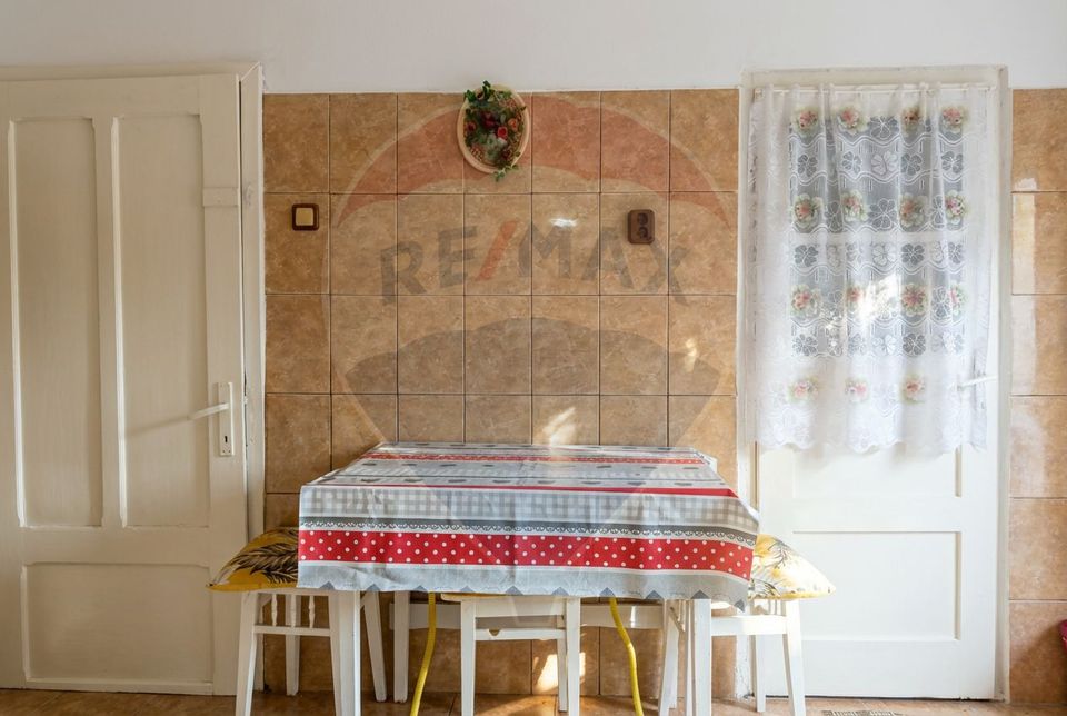 Apartament cu 2 camere in curte comuna - str. Ana Ipatescu