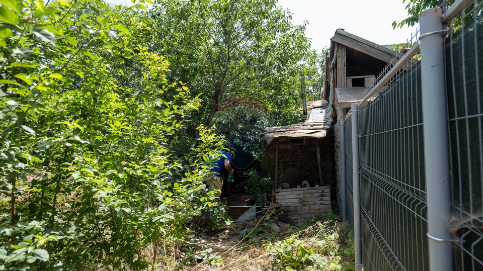 Vanzare casa demolabila si teren in Pantelimon, 150 m de Primarie