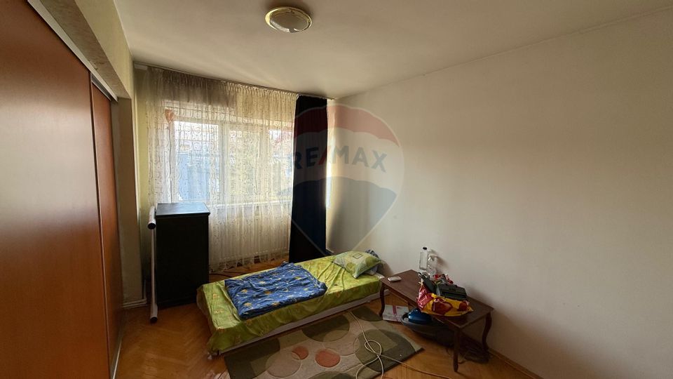 Apartament cu 4 camere de vânzare și boxă 12 mp zonă Ultracentrală