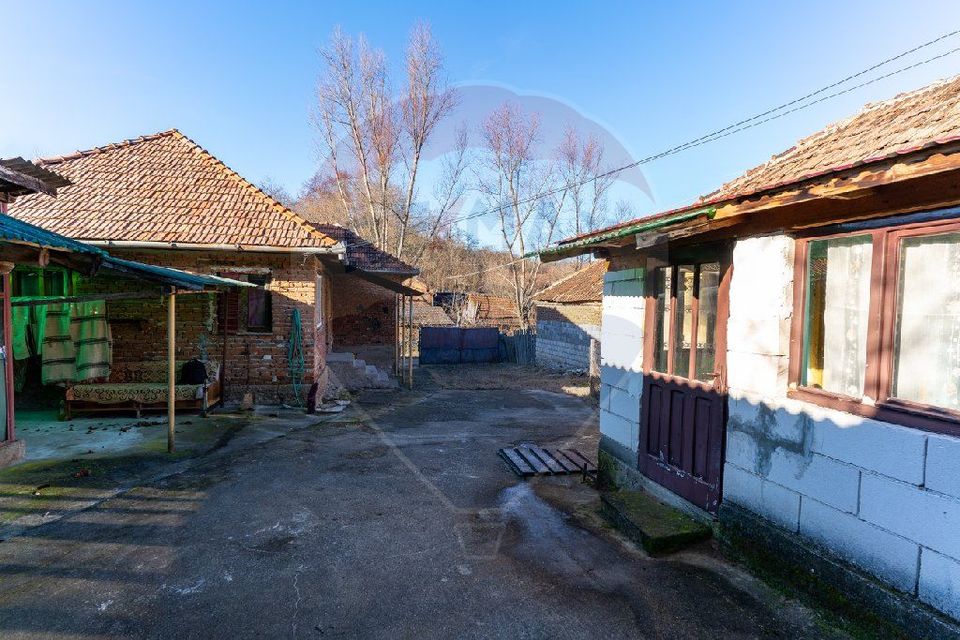 Casă / Vilă cu 4 camere de vânzare