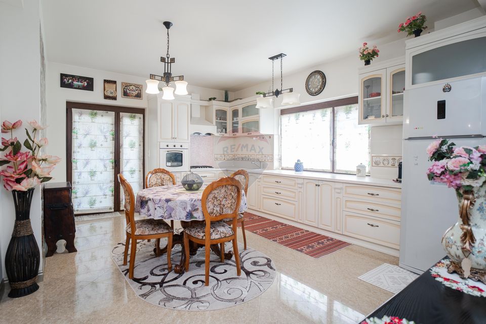 0% Comision - VILA de LUX de vânzare – Cu iaz natural