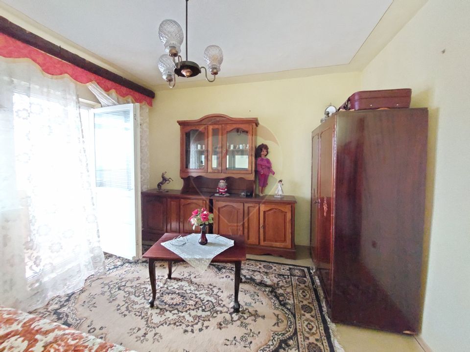 5 room Apartment for sale