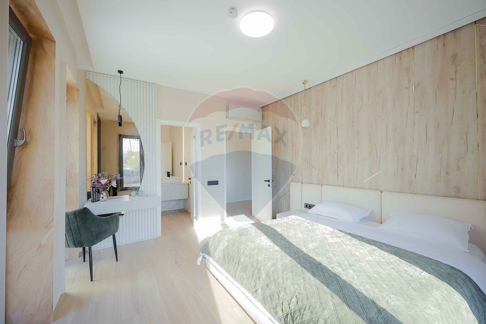 De vânzare Vilă cu 8 camere în Sânmartin, 290 mp util, teren 1100 mp