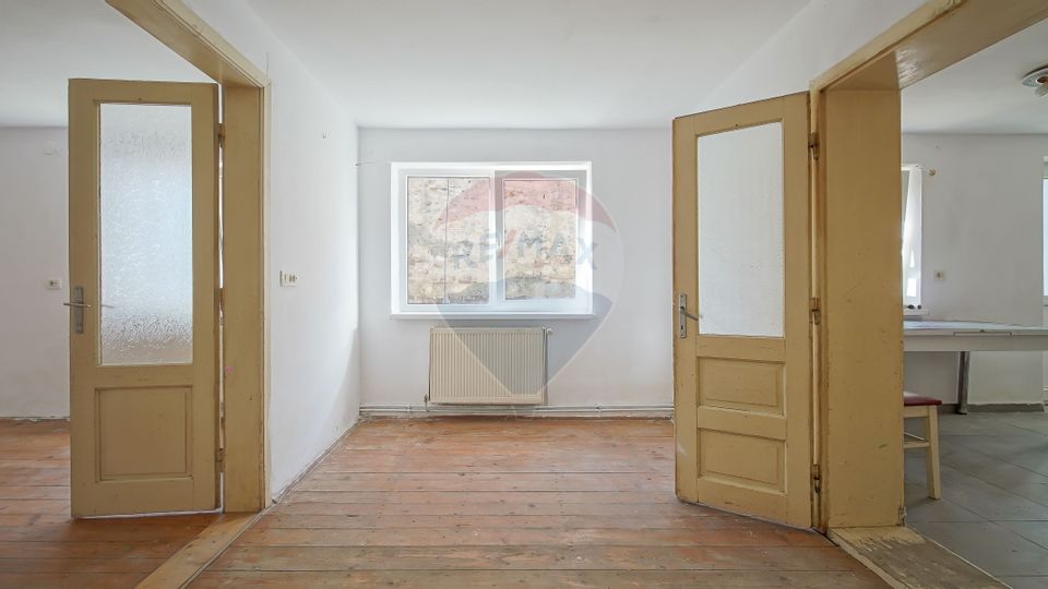 Comision 0 %! Casă cu 5 camere de vânzare în zona Turches!