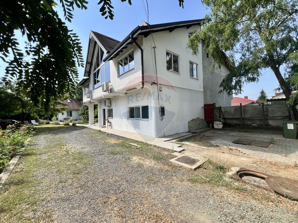 Casă spațioasă și versatilă în Păsărea (Brănești)