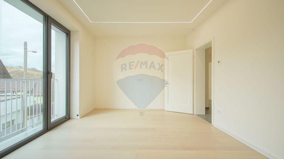 Armonie între tradiție și modernitate – Vilă contemporană în Brasov