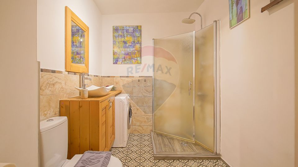 Casa cu 5 studiouri independente, terasa rooftop, vedere montana