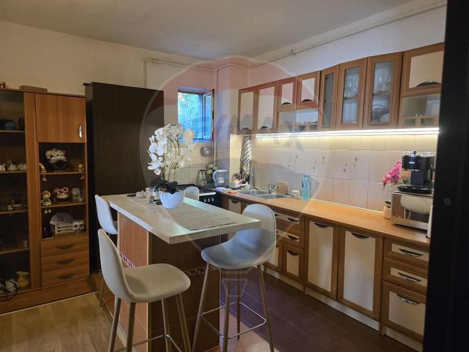 Casă / Vilă cu 5 camere de vânzare în zona George Enescu