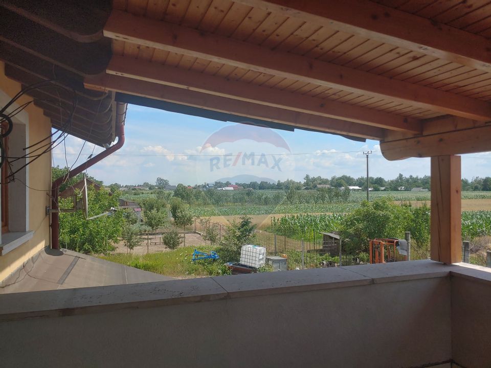 Casă / Vilă de lux cu 5 camere de vânzare în Vadu Moldovei, Suceava