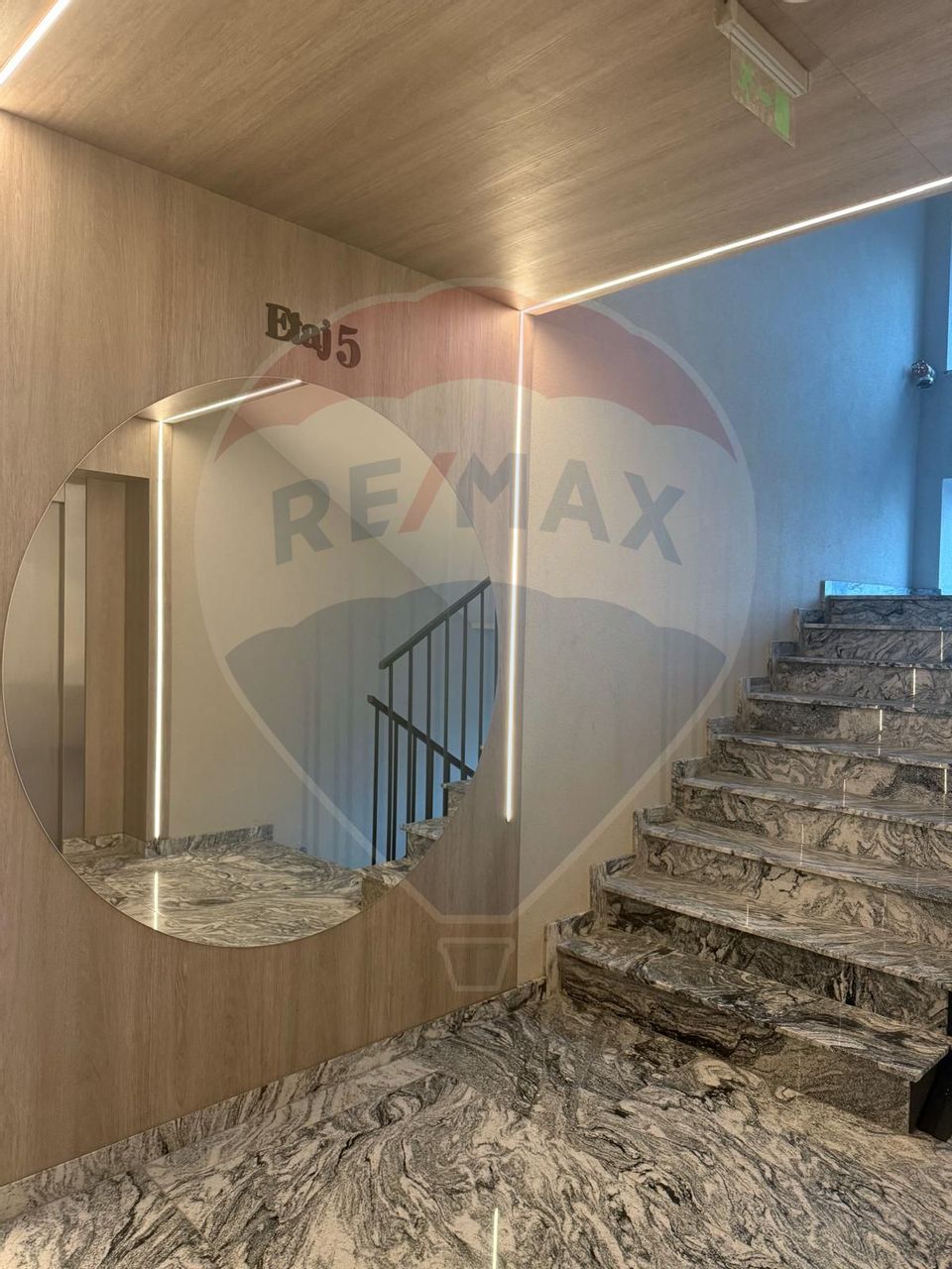 Apartament cu 3 camere de vânzare în zona Burdujeni