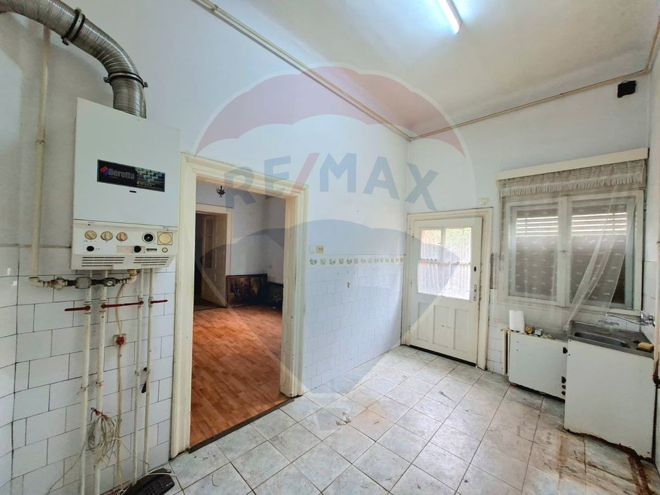 Proprietate centrală Arad,  cotă teren mare, acces auto