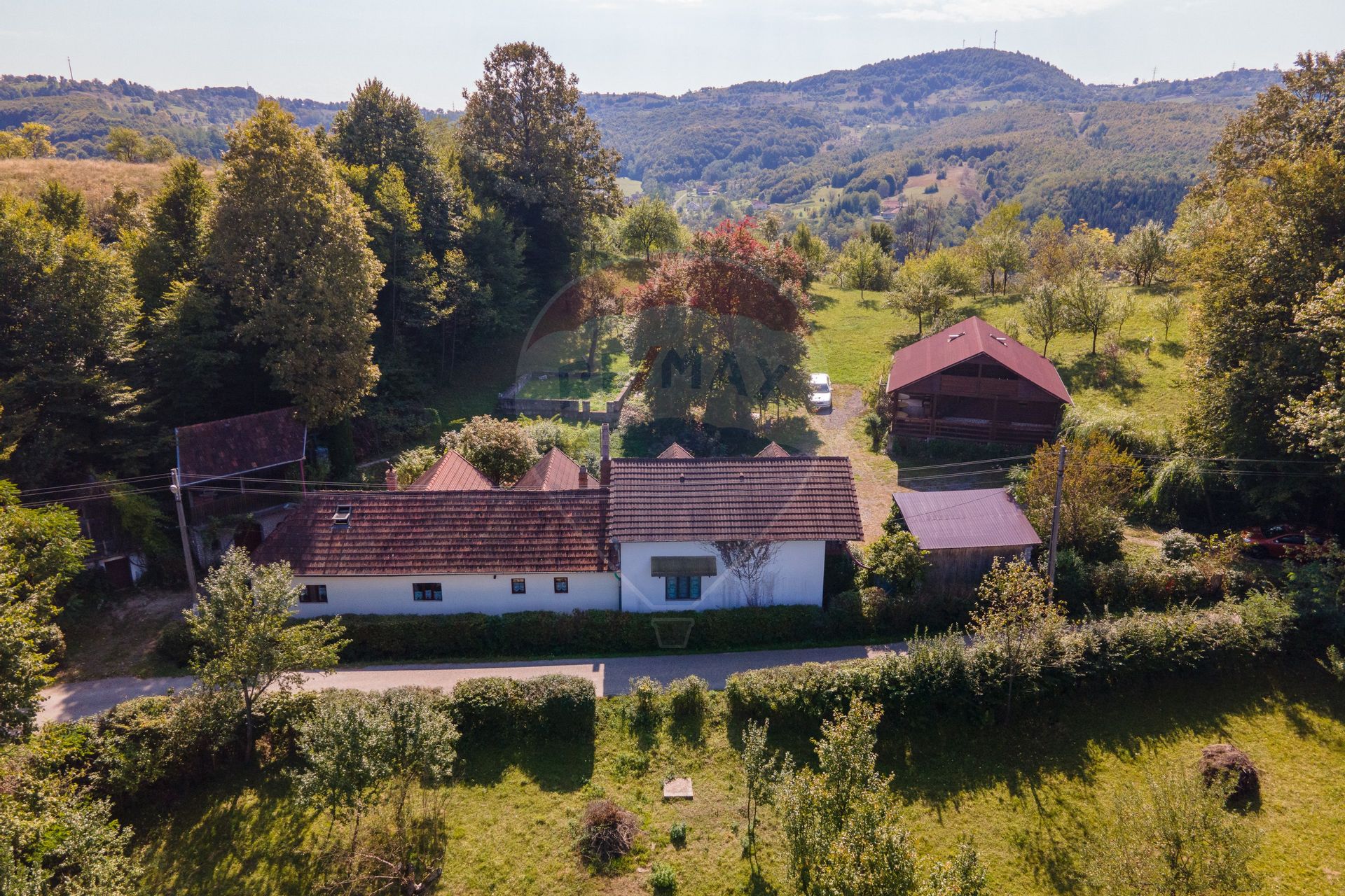 Casavila 12 camere vanzare in Hunedoara, Luncoiu de Sus