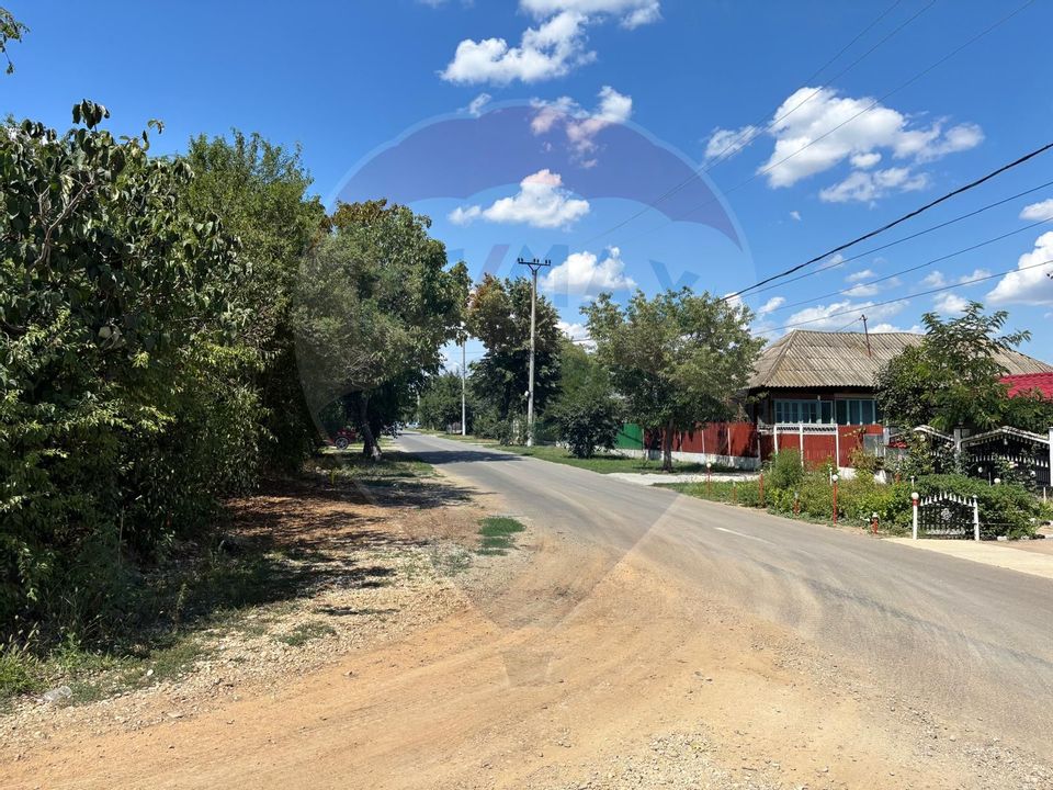 Teren intravilan 1.400mp Izvorani (IF), drum asfaltat, la 3 min de DN1