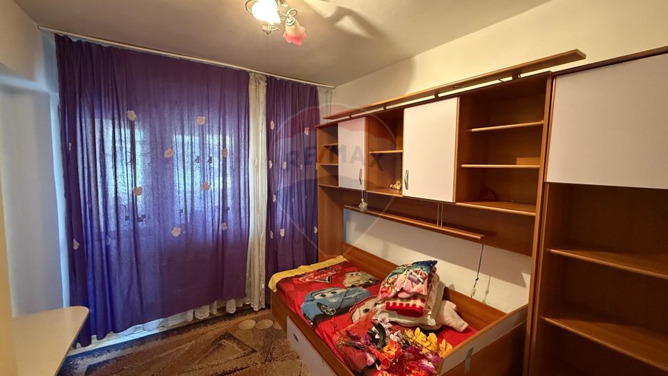 Apartament cu 4 camere de vânzare și boxă 12 mp zonă Ultracentrală