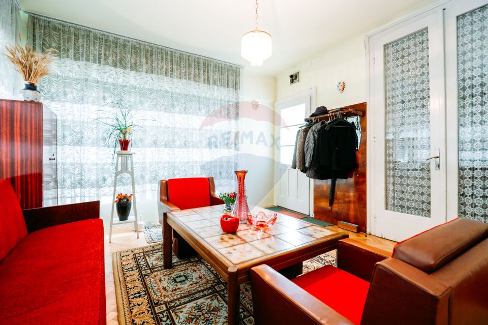 Apartament spațios cu grădină proprie într-o vilă interbelică renovată