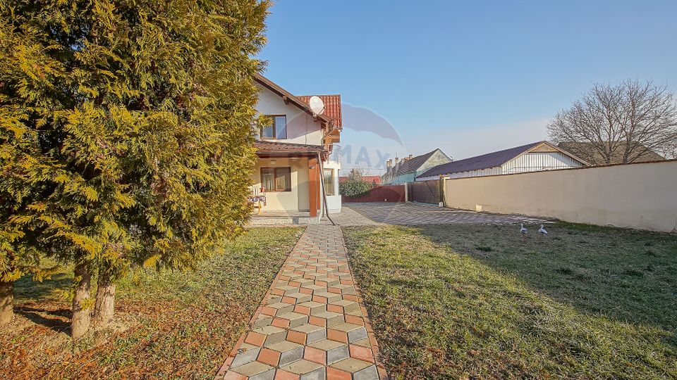 4 room House / Villa for sale