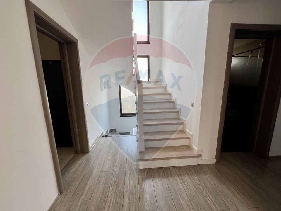 8 room House / Villa for sale