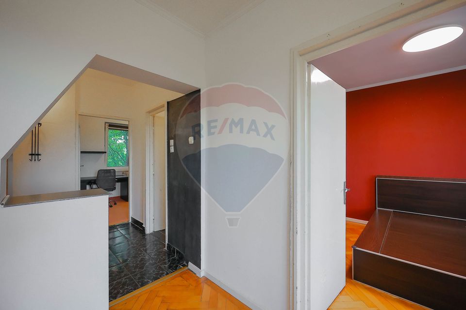 Apartament cu 3 camere de vânzare – ultracentral, vedere panoramică