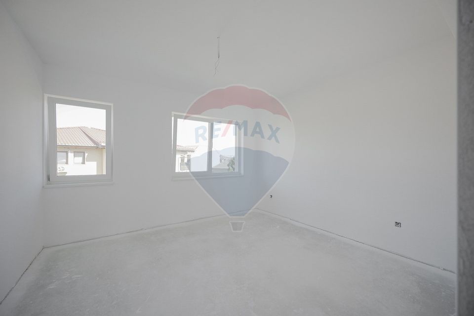 Casă nouă cu 3 Dormitoare, de Vânzare, zona Ioșia