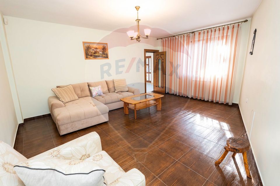 Casa 5 camere + spațiu comercial  zona centrala