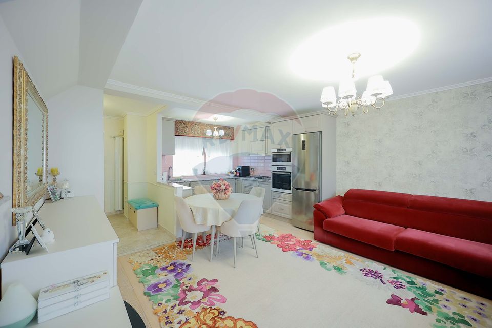 Casă de vânzare cu 4 camere în cartierul Beverly Hills, Sânmartin