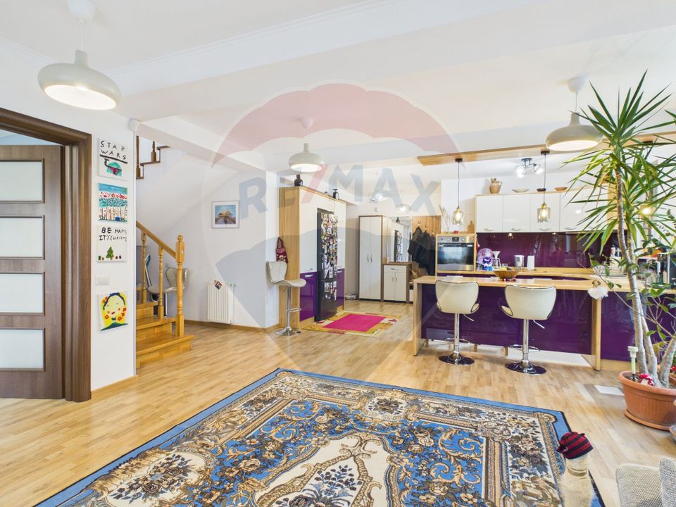 Modern villa 2011, with 5 rooms, 500sqm courtyard and garage