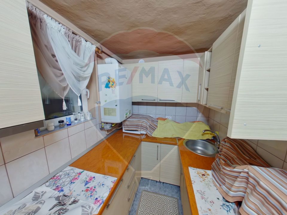 4 room House / Villa for sale, Est area