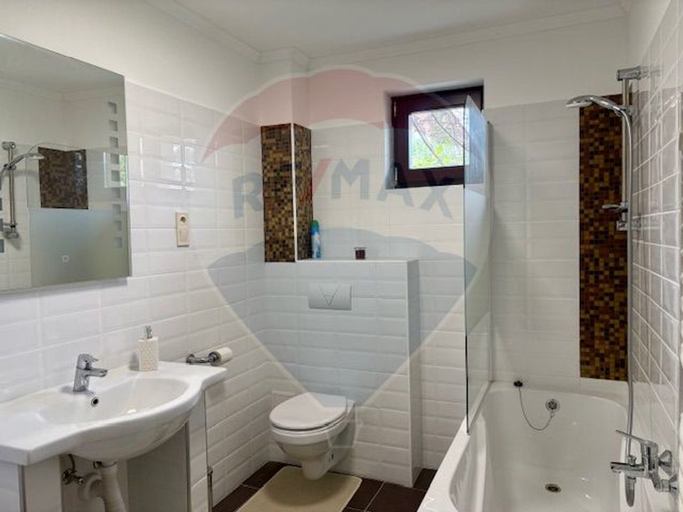 Casă / Vilă cu 4 camere de vânzare