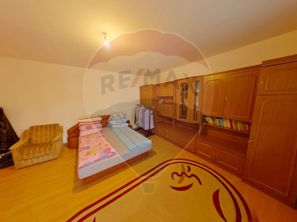 8 room House / Villa for sale