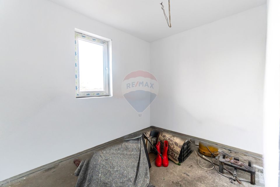 Casă de vânzare | 5 camere | Teren 1,100 mp | STUPINI | COMISION 0% |