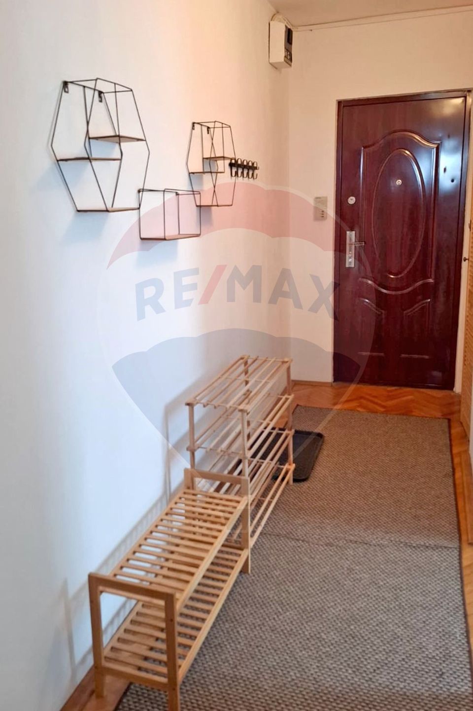Apartament cu 2 camere de închiriat – zona 7 Noiembrie
