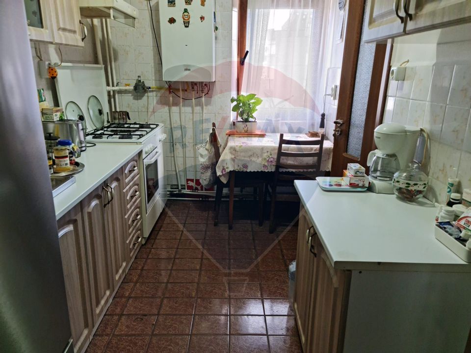 Apartament de vanzare 3 camere decomandat sau schimb cu apt 4 camere