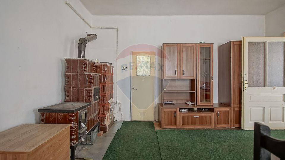 Casă de vânzare în centrul localității Prejmer, teren 5.055 mp!