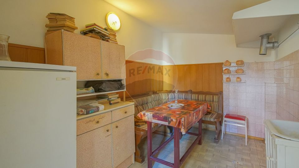 REZERVATA! Vilă individuală cu terasă, curte și două garaje