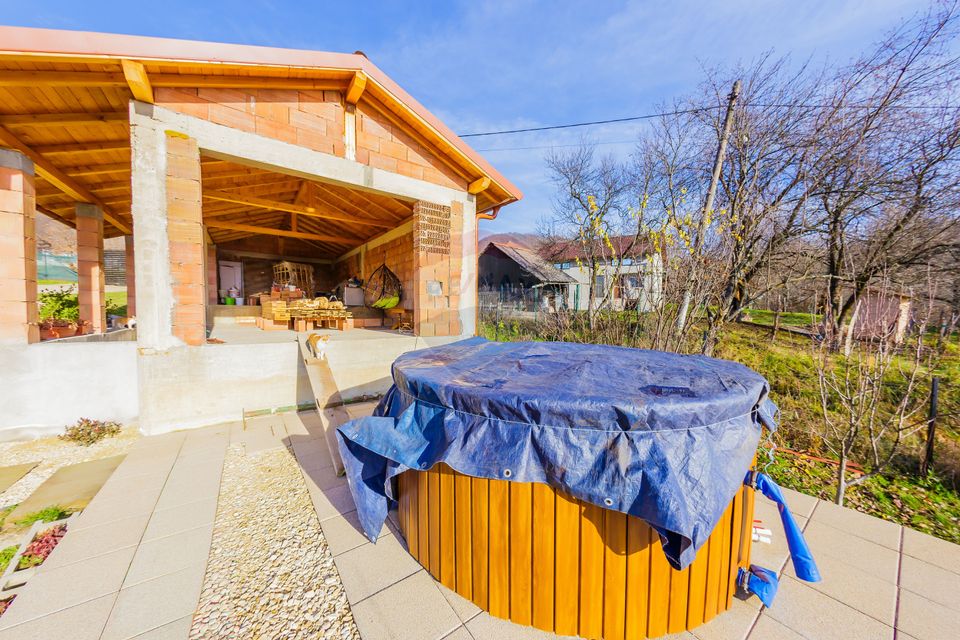 VILA CU TEREN GENEROS DE VANZARE/SCHIMB CU CASA