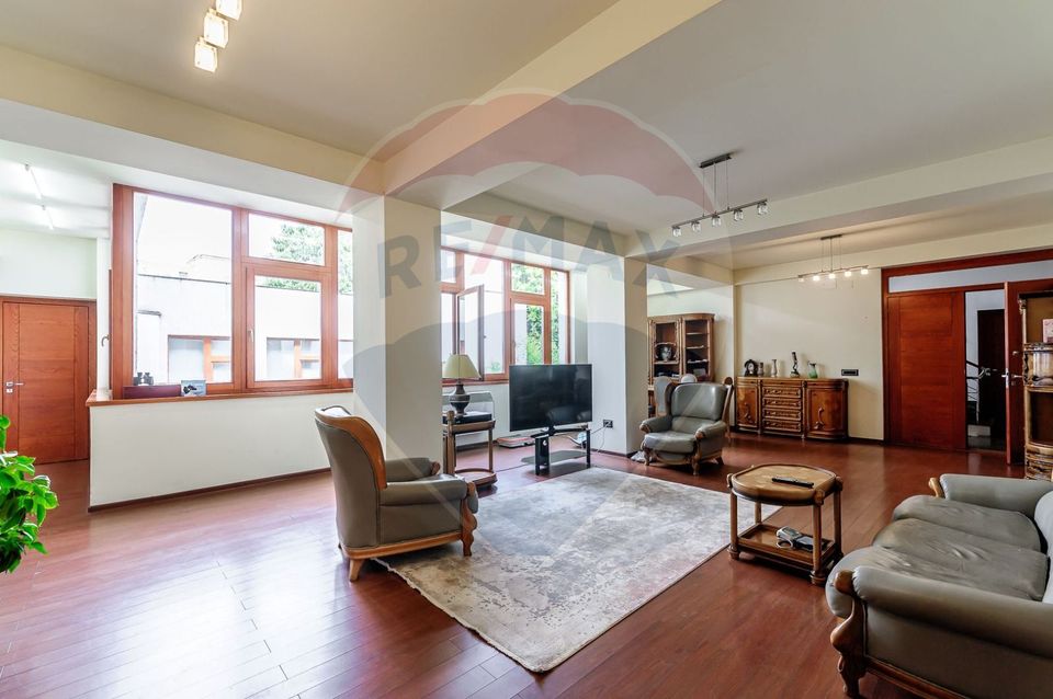 19 room House / Villa for sale, Malul Muresului area