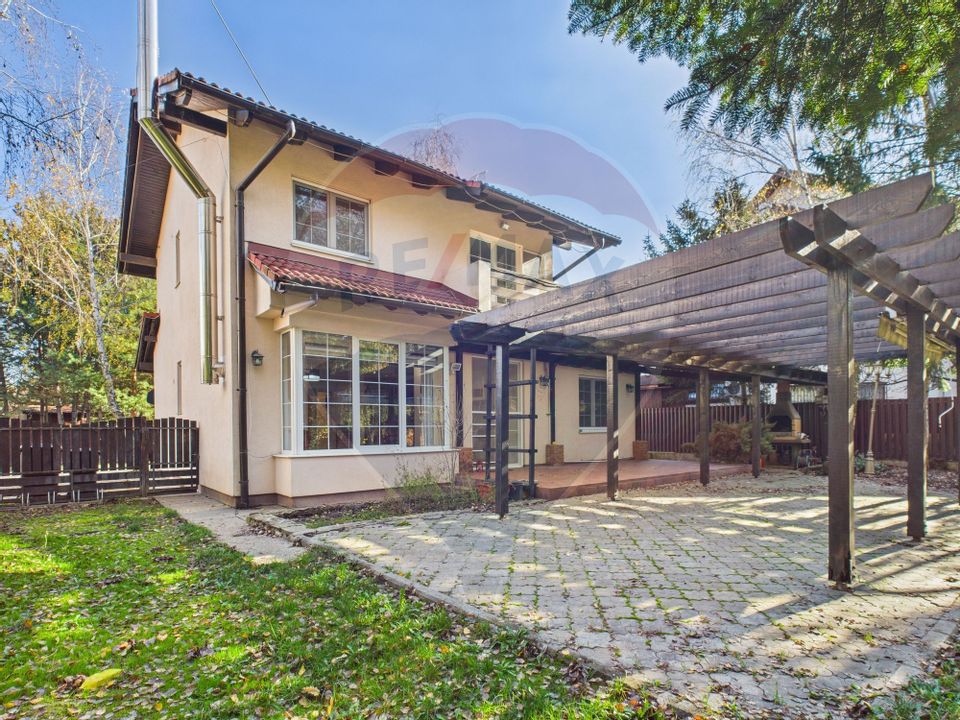 De vanzare | Vila in Paradisul Verde cu gradina si padure proprie |