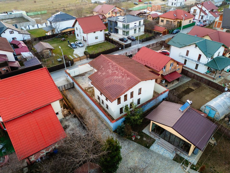 Casă individuală de Vânzare, 242mp utili+ teren de 380mp, în Pitești