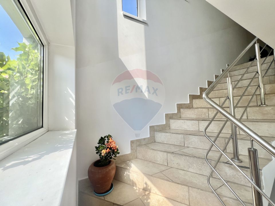 8 room House / Villa for sale